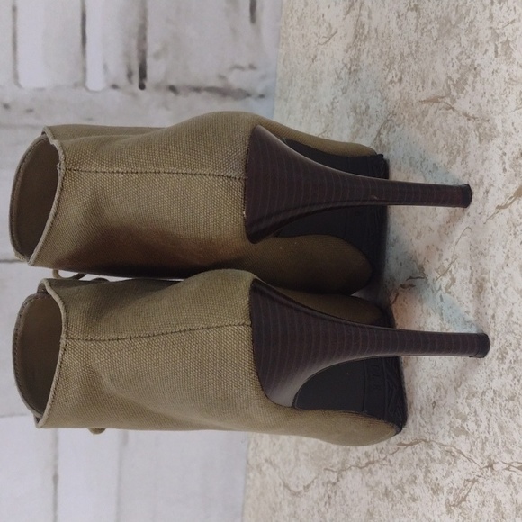 Elle Vaughn Olive Green Canvas Lace Up Booties, Size 9M - Picture 3 of 8